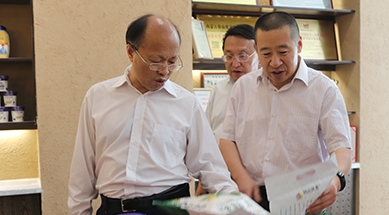 內(nèi)蒙古自治區(qū)政協(xié)黨組書(shū)記、主席李秀領(lǐng)考察、調(diào)研我公司